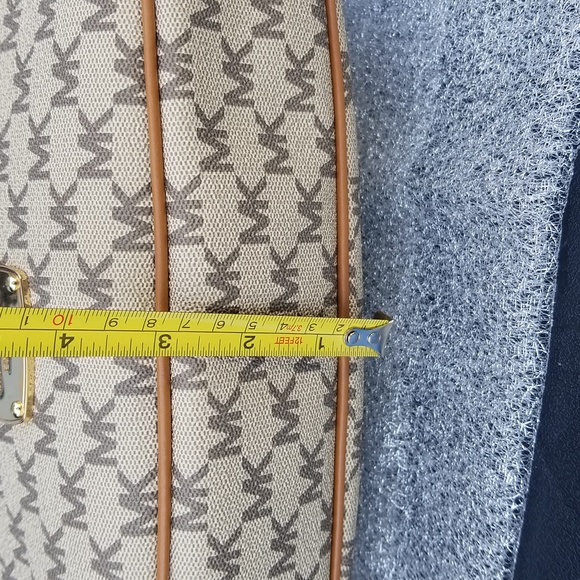 NWT Michael Kors Beige/Brown Signature Coated Canvas and Leather Jet Set Hobo - Picture 10 of 12